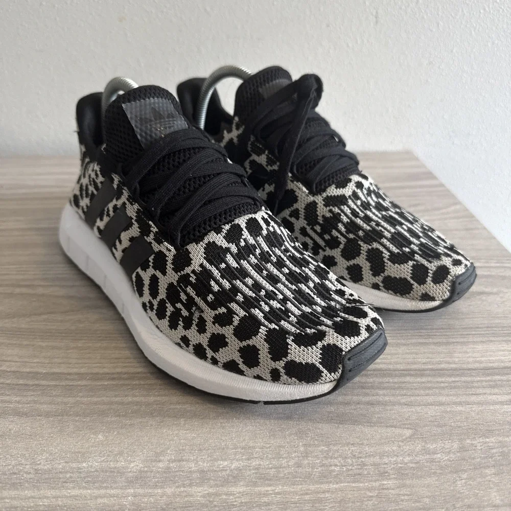 Women's Adidas Swift Run Cheetah Leopard Black White sneakers Sz 9.5
